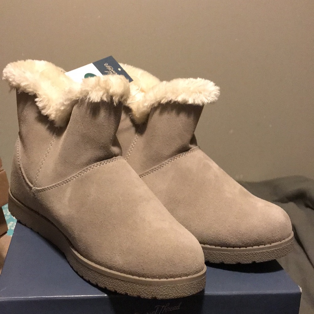 Claudia boots size 9 gray
